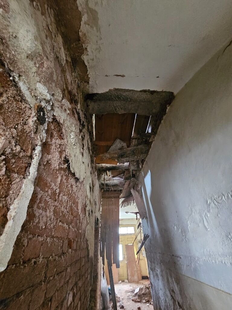 Rodinný dům s potenciálem kompletní rekonstrukce | Zbečník, okres Náchod
