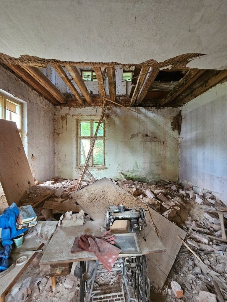 Rodinný dům s potenciálem kompletní rekonstrukce | Zbečník, okres Náchod