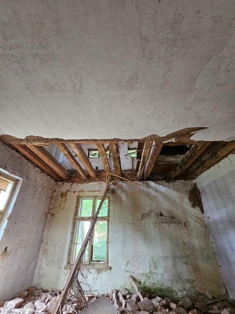 Rodinný dům s potenciálem kompletní rekonstrukce | Zbečník, okres Náchod