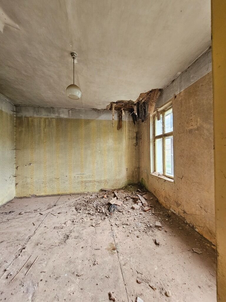 Rodinný dům s potenciálem kompletní rekonstrukce | Zbečník, okres Náchod