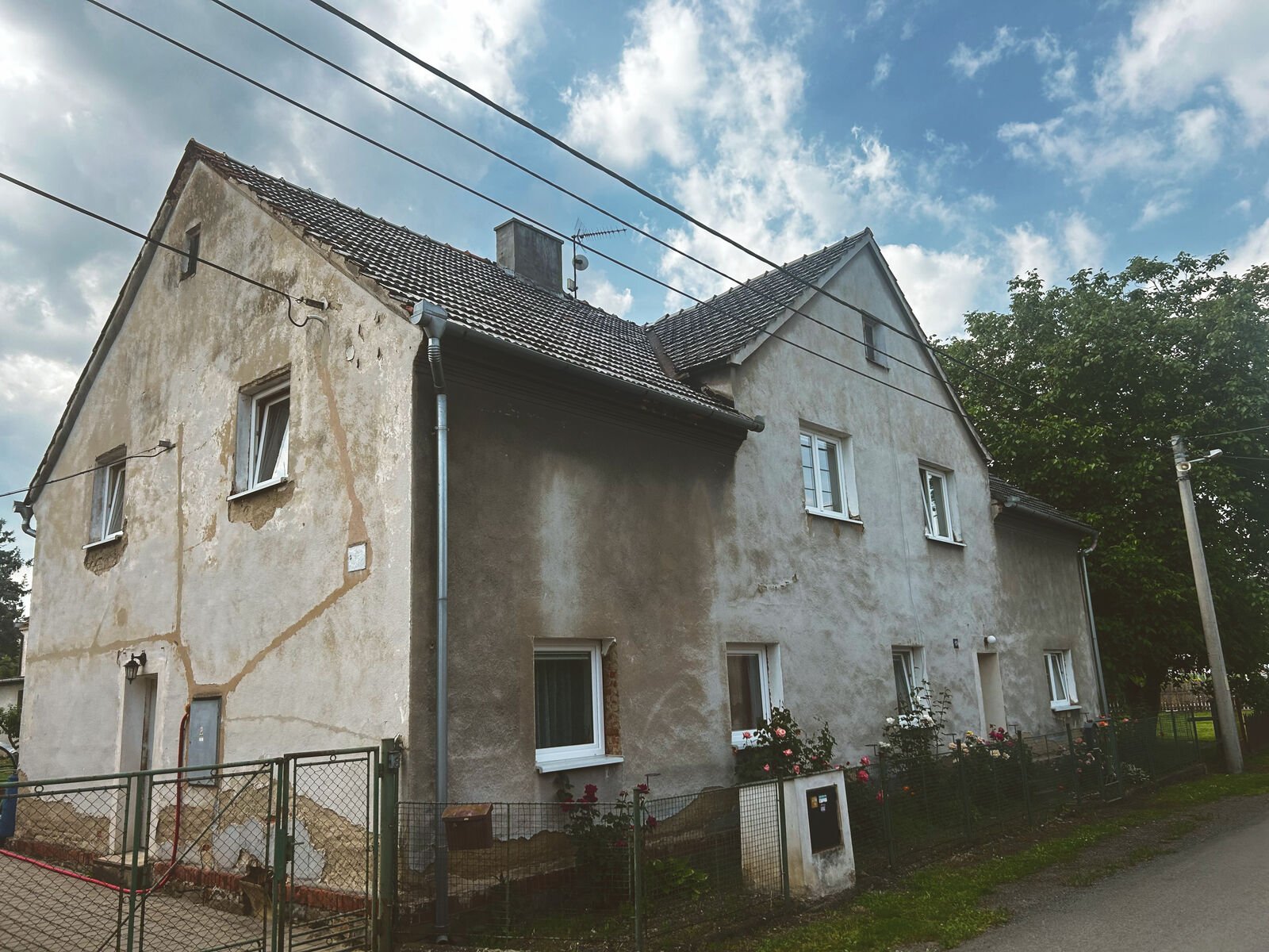 Rodinný dům s velkým potenciálem, zahradou a vedlejší stavbou – Velké Albrechtice