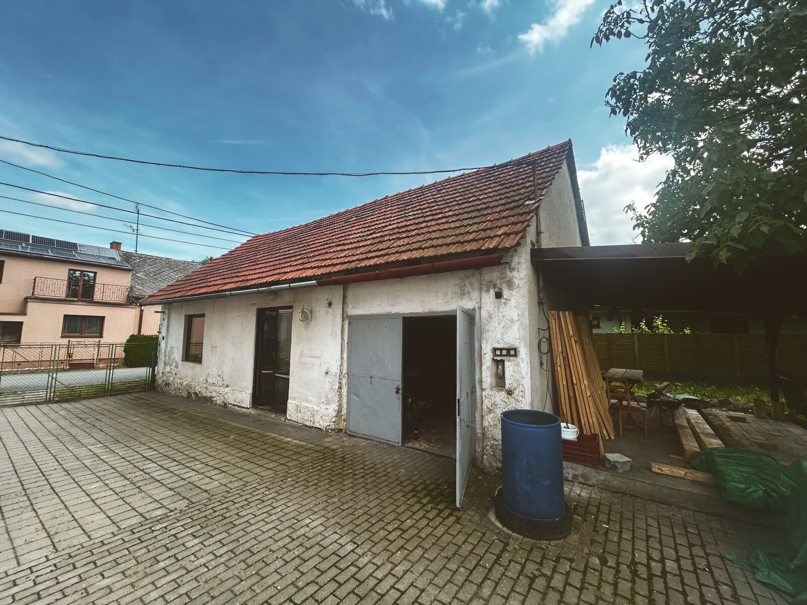 Rodinný dům s velkým potenciálem, zahradou a vedlejší stavbou – Velké Albrechtice
