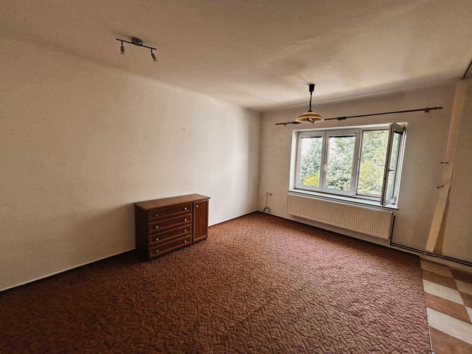Prodej bytu 1+kk, 35 m² se sklepem, Krnov